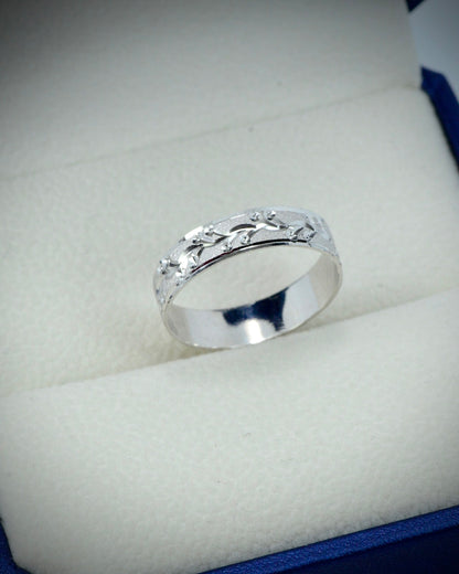 Argolla diamantada 2.45gr / Talla 9 1/2 Oro Blanco Nac B