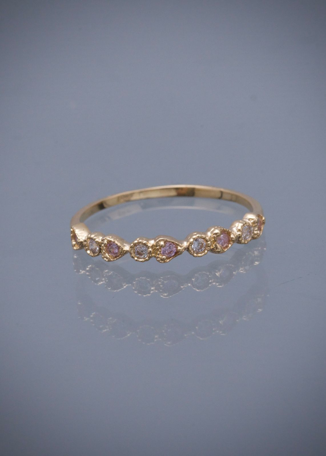 Anillo con swarovski rosado y blanco 1.2gr / Talla: 6 1/2 / Oro Amarillo Nac B