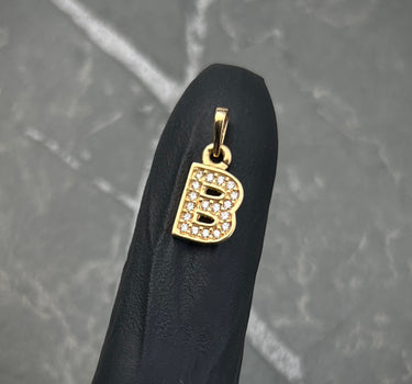 Dije letra B con swarovski blanco 0.75gr / Largo 1.5cm / Oro Amarillo Nac M