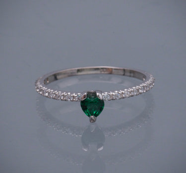 Solitario corazon con swarovski blanco y verde 1.55gr / TALLA 6 3/4 / Oro Blanco Nac M