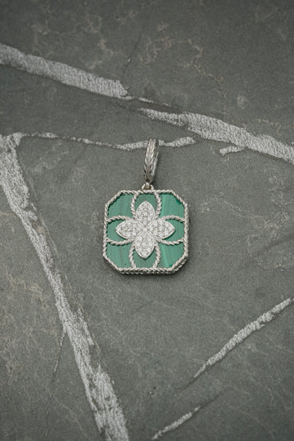 Dije lucky clover con swarovski blanco 2.25gr / 2.1cm / Oro Blanco Nac M