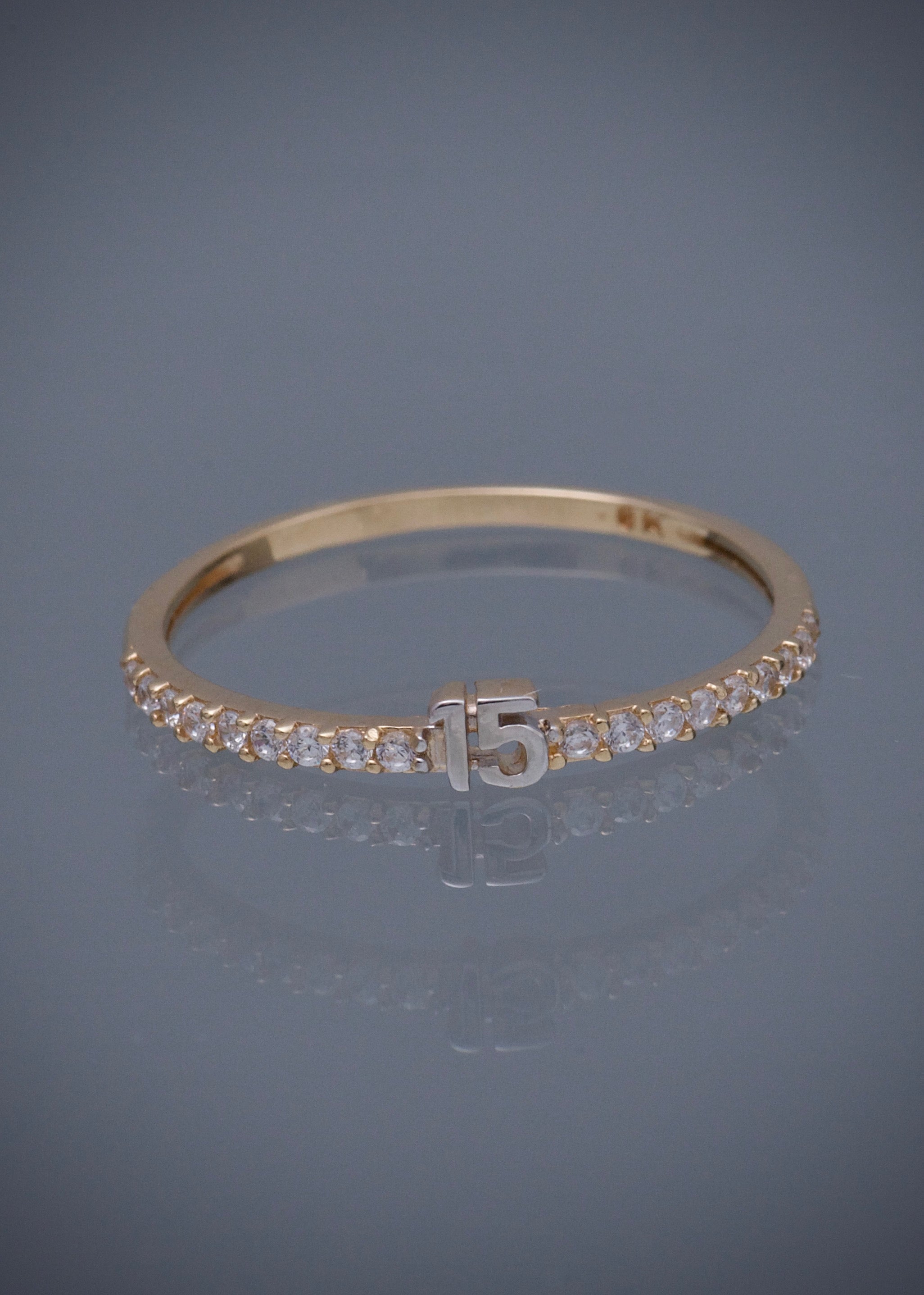 Anillo de 15s con swarovski blanco 1.25gr / TALLA 8 1/4 / Oro Amarillo Nac*