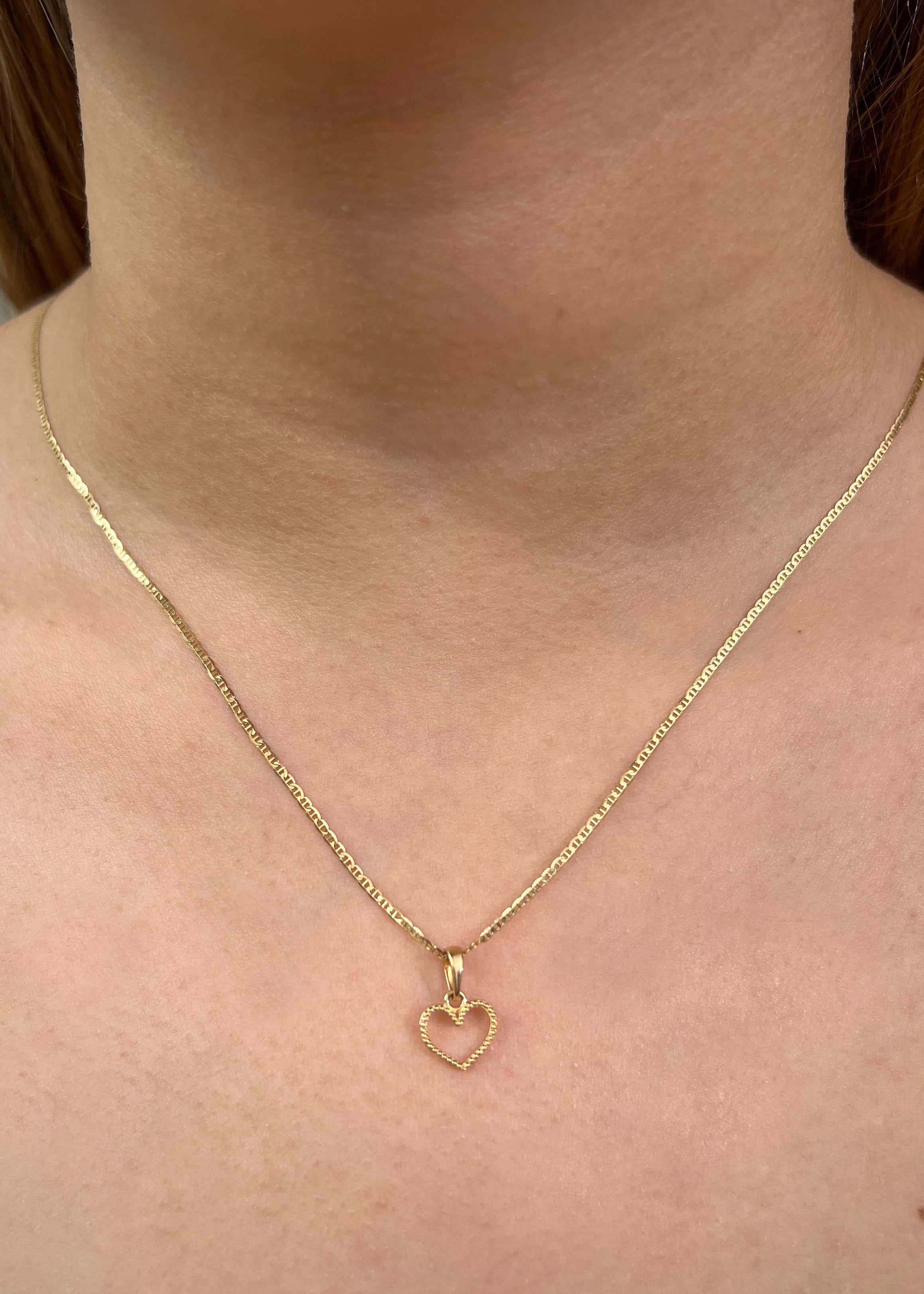 Dije silueta de corazon 0.5gr / Largo 1.4cm / Oro Amarillo Nac M
