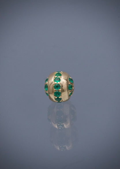 Herraje con 35pts de esmeralda 1.4gr / Largo 0,6cm / Oro Amarillo Nac (Joya) B