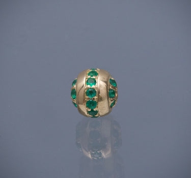 Herraje con 35pts de esmeralda 1.4gr / Largo 0,6cm / Oro Amarillo Nac (Joya) B