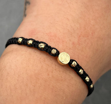 Pulsera en hilo negro con herraje san benito 0.65gr / Oro Amarillo (Joya) M