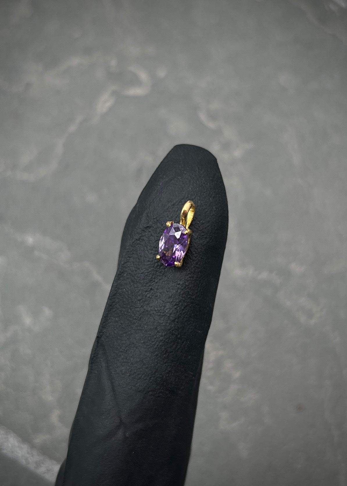 Dije con swarovski lila 0.4gr / Largo 0.9cm / Oro Amarillo Nac M