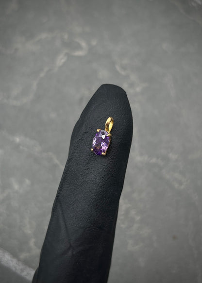 Dije con swarovski lila 0.4gr / Largo 0.9cm / Oro Amarillo Nac M