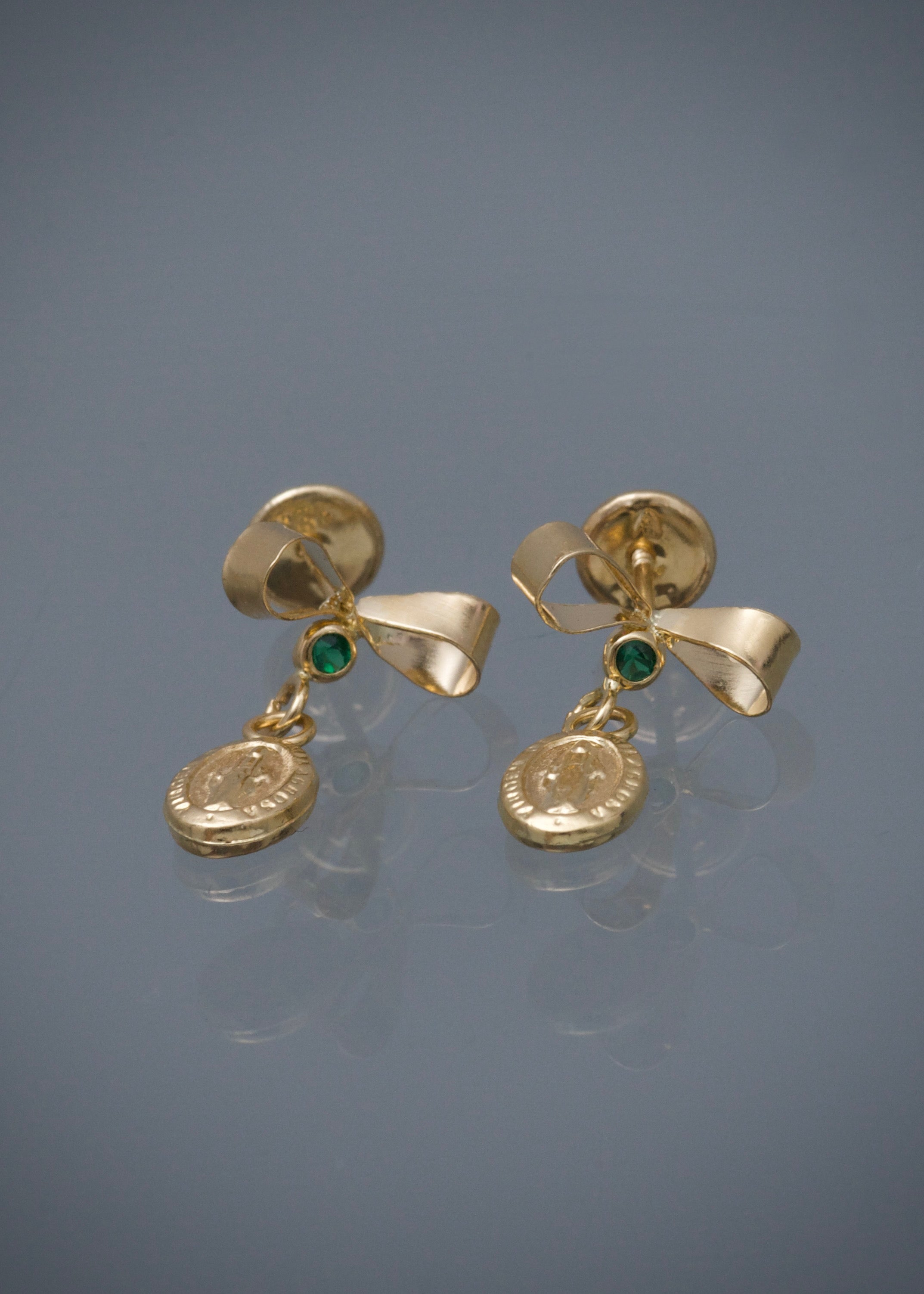 Topos moño con virgen de la milagrosa 1.05gr / Largo 1.6cm / Oro Amarillo Nac P