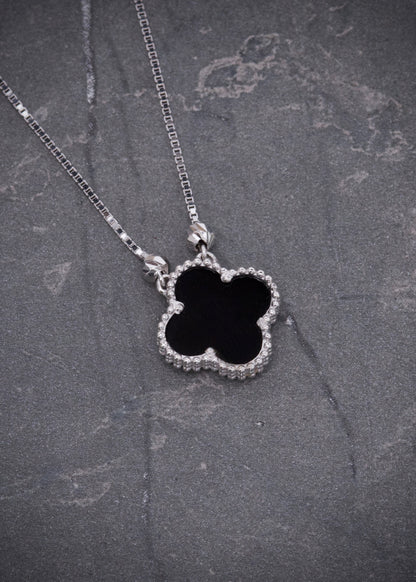 Cadena lucky clover piedra negra 4.2gr / Largo 45cm / Oro Blanco italy cte M
