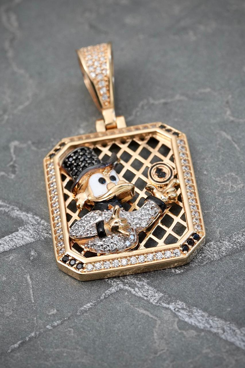 Dije tio rico con swarovski negro y blanco 12.45gr / Largo 4.7cm — Oro Amarillo