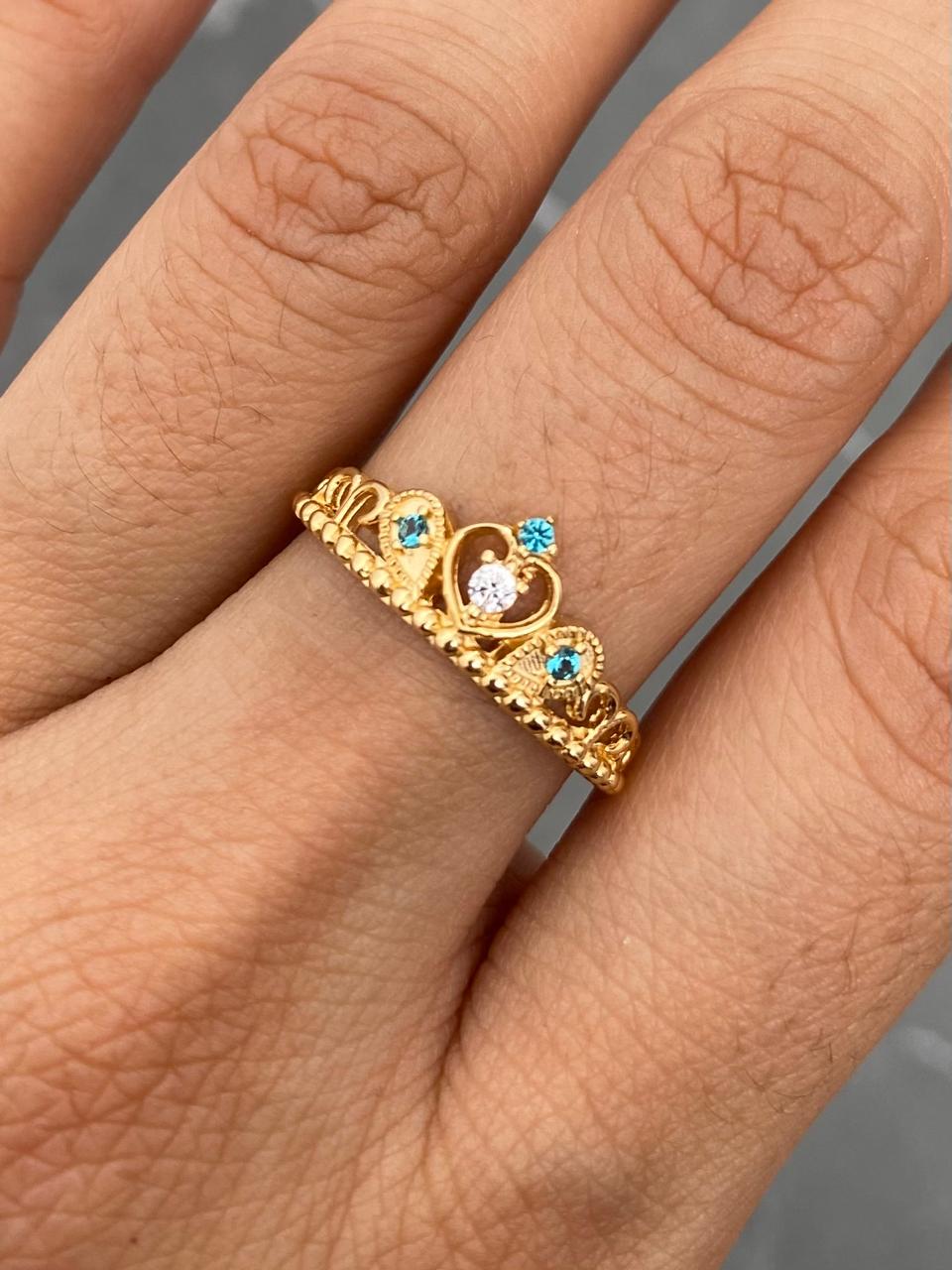 Anillo corona con swarovski azul y blanco 2.1gr / Talla 7 1/2 — Oro Amarillo