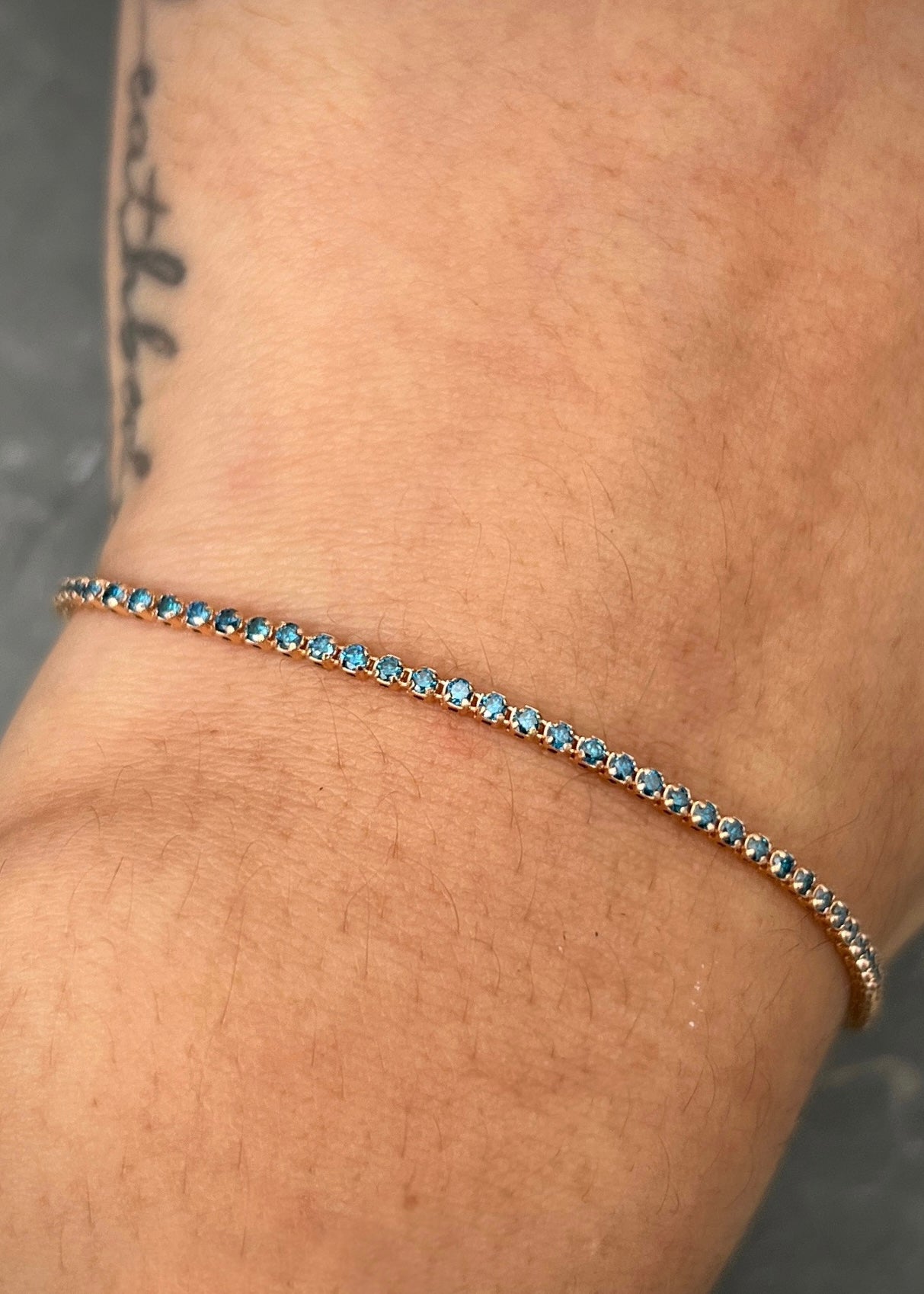 Pulso tenis con 113pts de diamantes azules 1.95gr / Largo 18cm / Oro Rosado (Joya) B