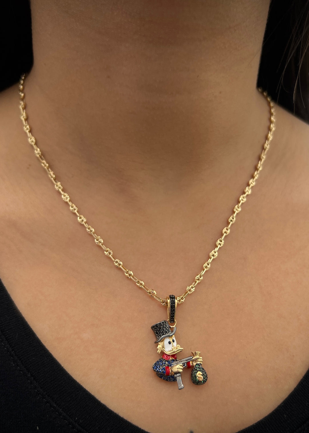 Dije tio rico con swarovski negro 5.8gr / Largo 3.3cm — Oro Amarillo
