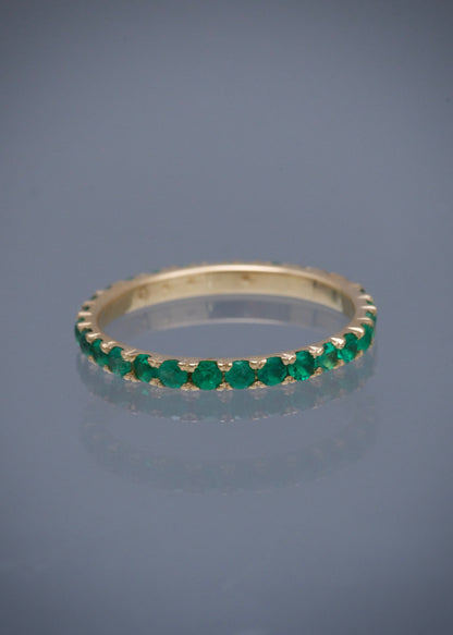 Anillo con 69pts de esmeralda 1.1gr / TALLA 5 1/4 / Oro Amarillo (Joya) P