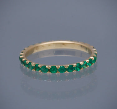 Anillo con 69pts de esmeralda 1.1gr / TALLA 5 1/4 / Oro Amarillo (Joya) P