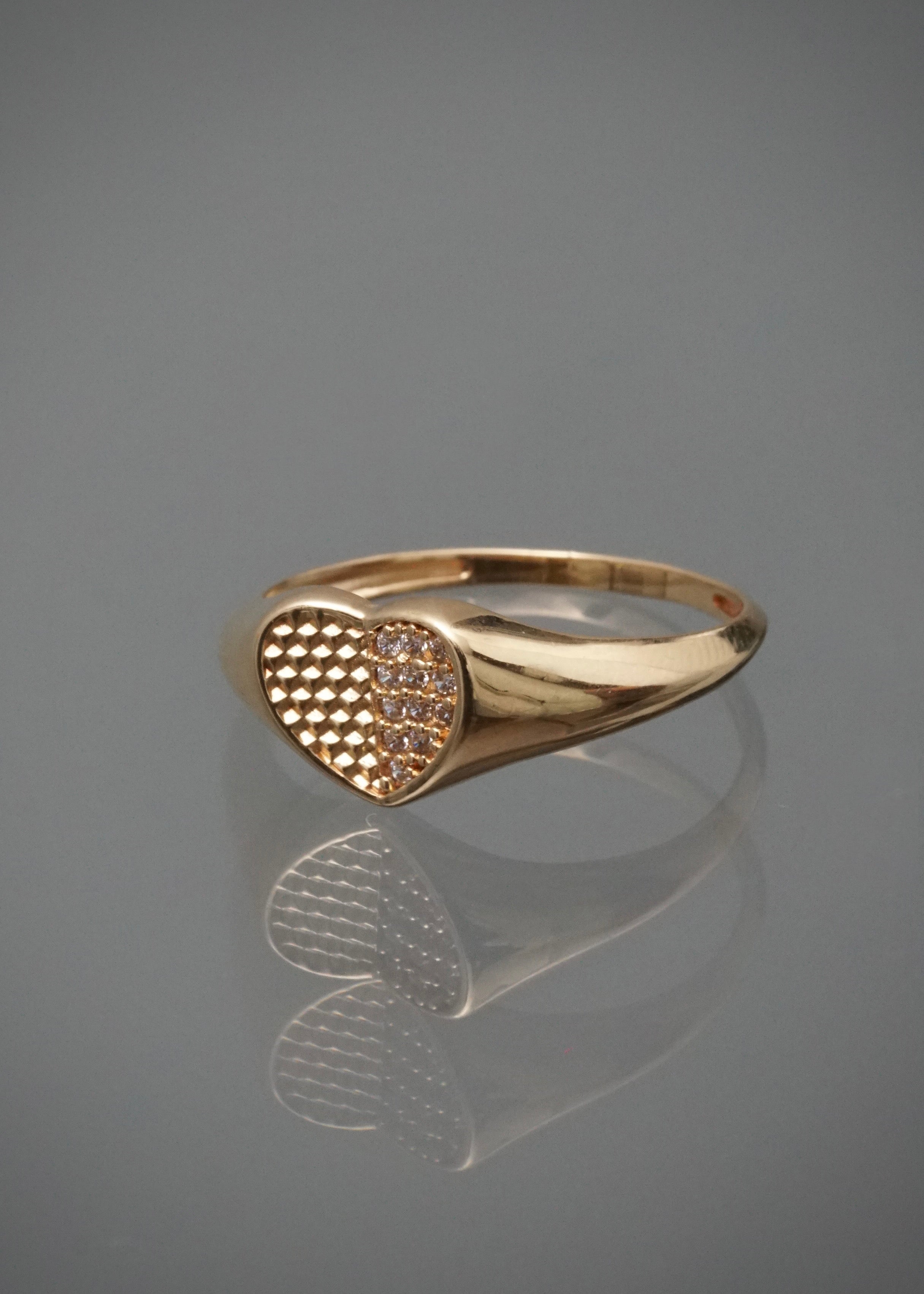 Anillo corazon con swarovski blanco 2.25gr / Talla 6 3/4 / Oro Amarillo Nac B