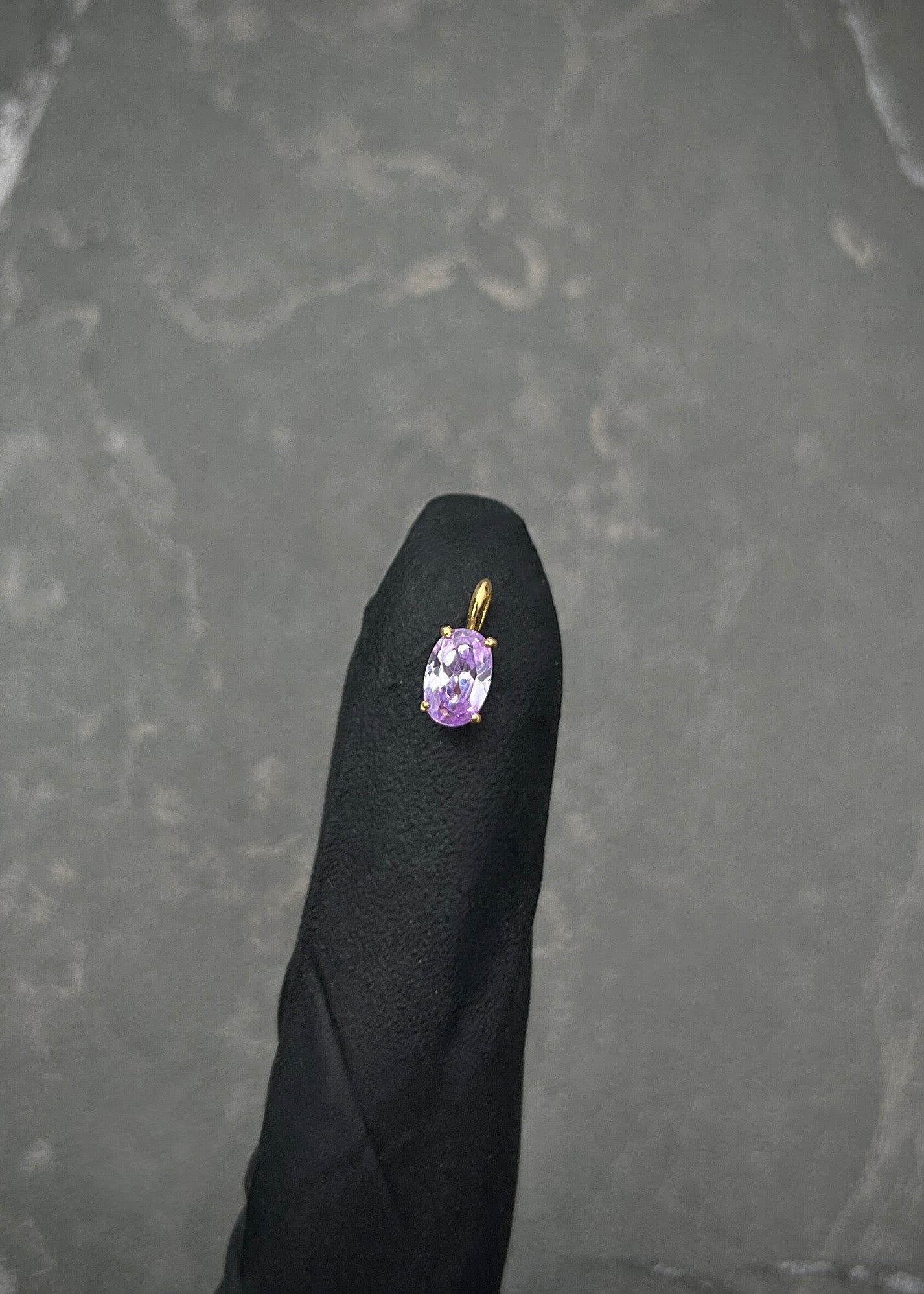 Dije con swarovski Lila 0.4gr / Largo 0.9cm / Oro Amarillo Nac B