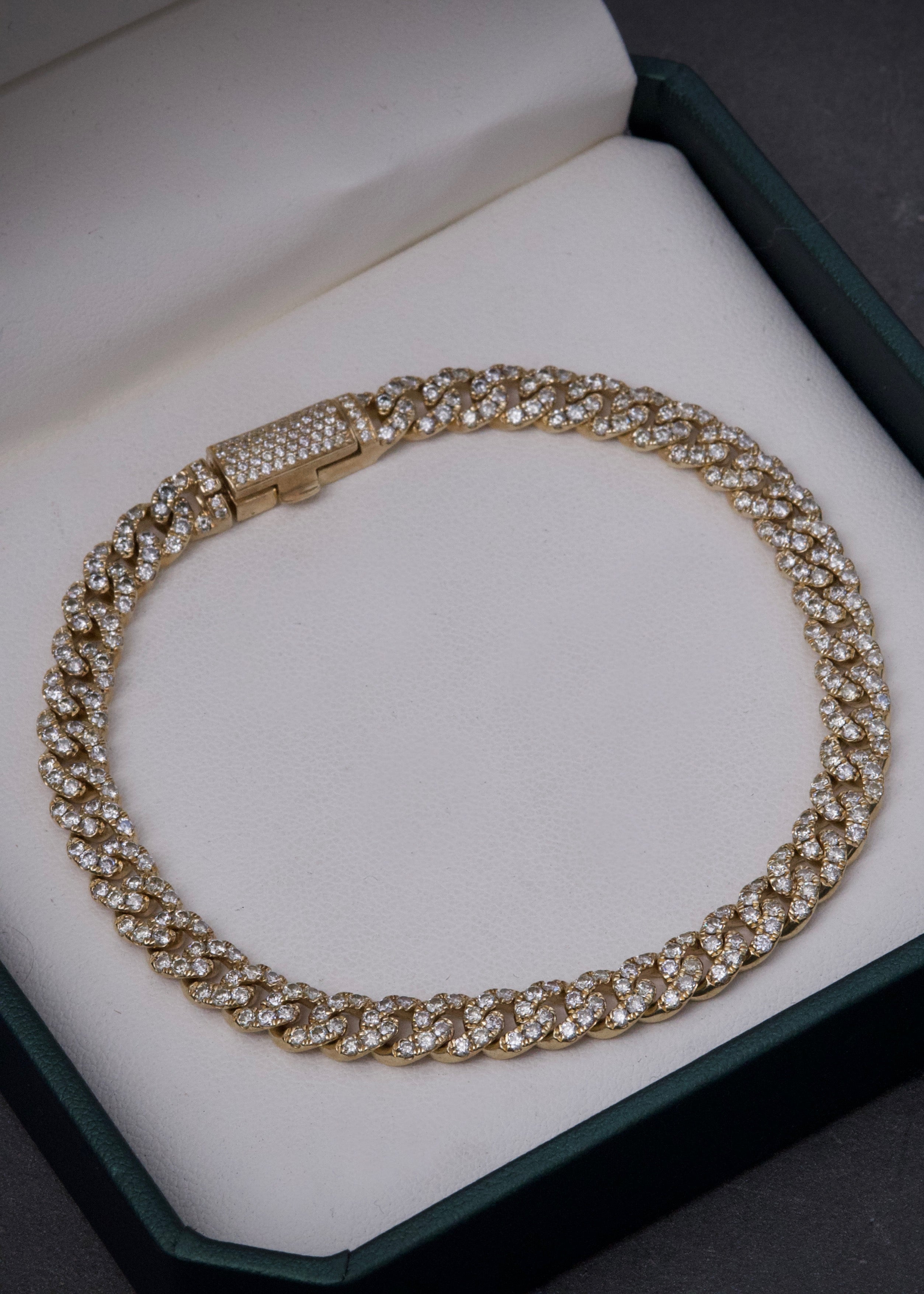 Pulso con 718pts de diamante blancos 20.5gr / Largo 21cm / Oro Amarillo (Joya) M