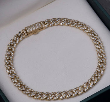 Pulso con 718pts de diamante blancos 20.5gr / Largo 21cm / Oro Amarillo (Joya) M
