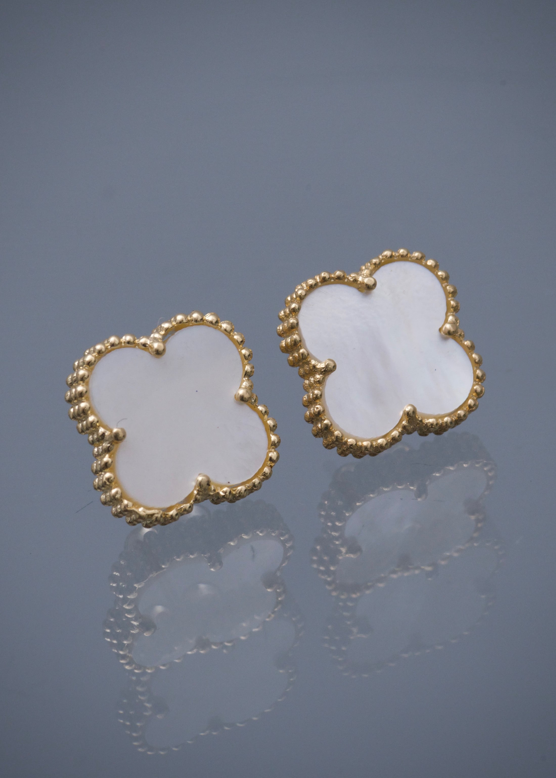 Topos lucky clover piedra blanca 3.75gr / Largo: 1.2cm / Oro Amarillo Nac P