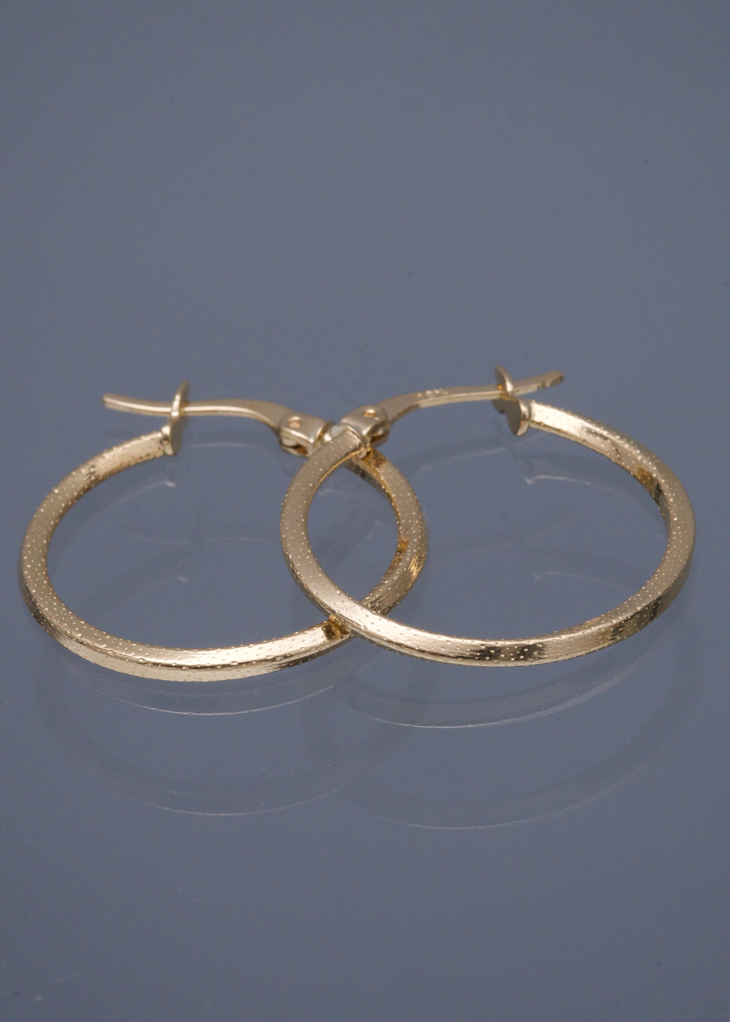 Candongas con grabado 1.5gr / Largo 2.6cm / Oro Amarillo Nac B