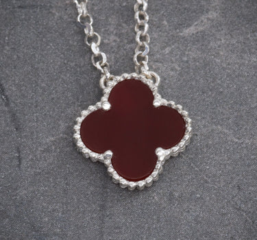 Cadena lucky clover piedra roja 4.2gr / Largo: 50cm / Plata P