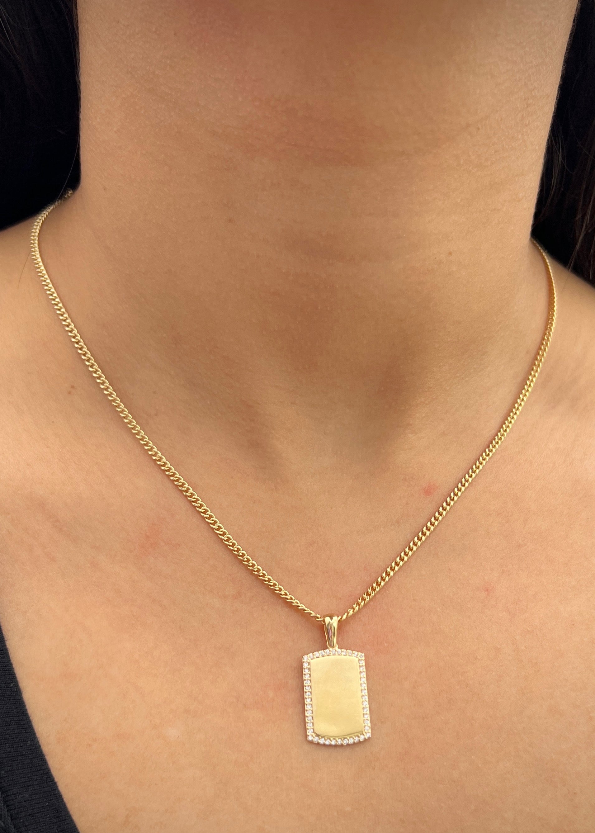 Dije placa con swarovski blanco 2.6gr / Largo 2.6cm / Oro Amarillo Nac P