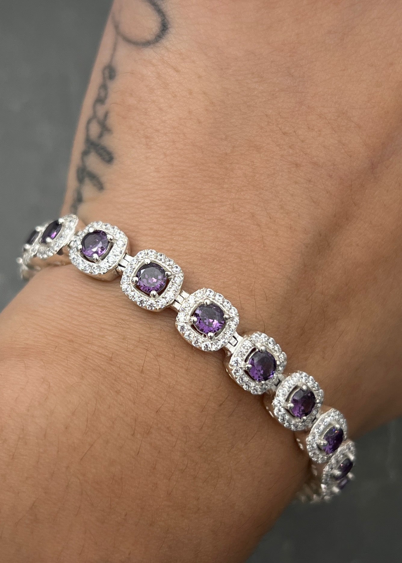 Pulso tenis con swarovski morado y blanco 22.1gr / Largo 19cm / Plata M