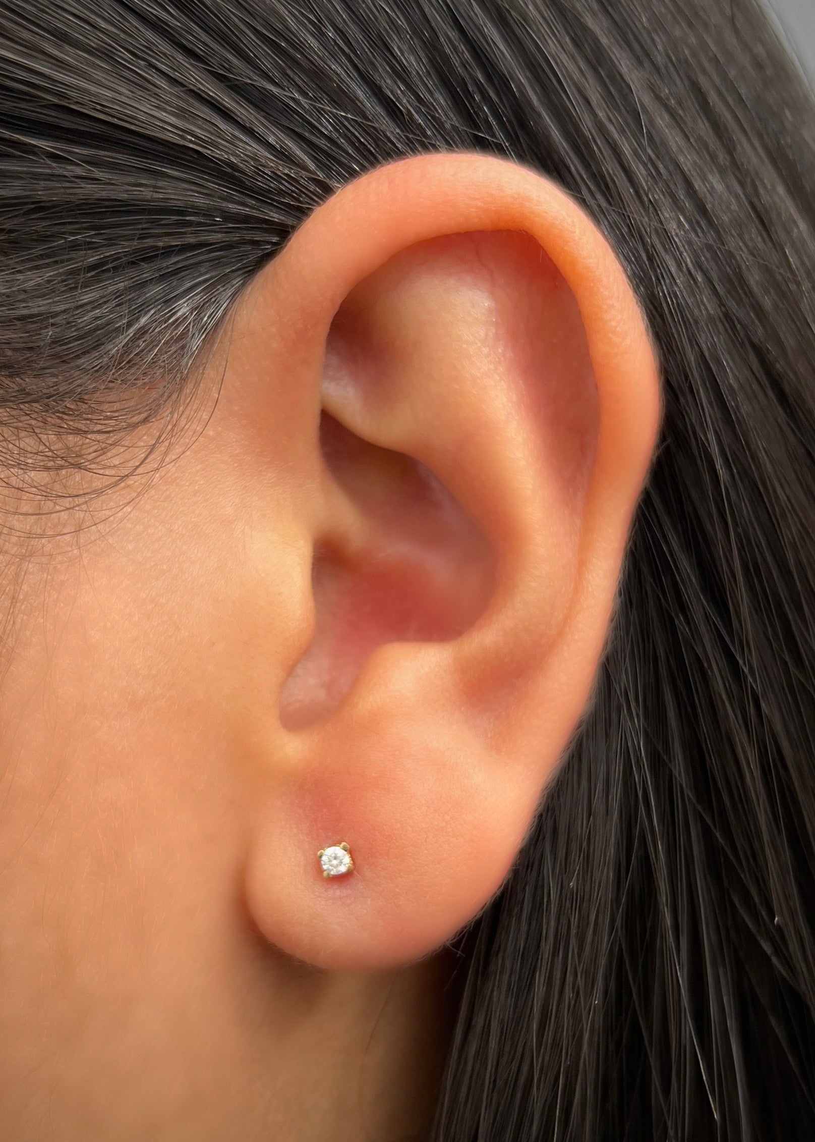 Topos con 7pts de diamante 0.5gr / Largo 0.23cm / Oro Amarillo (Joya) P