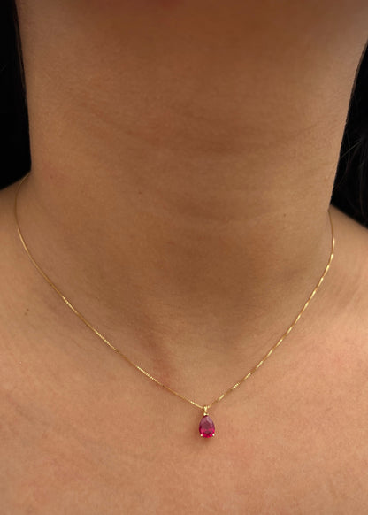 Dije con swarovski rojo 0.55gr / Largo 1cm / Oro Amarillo Nac B