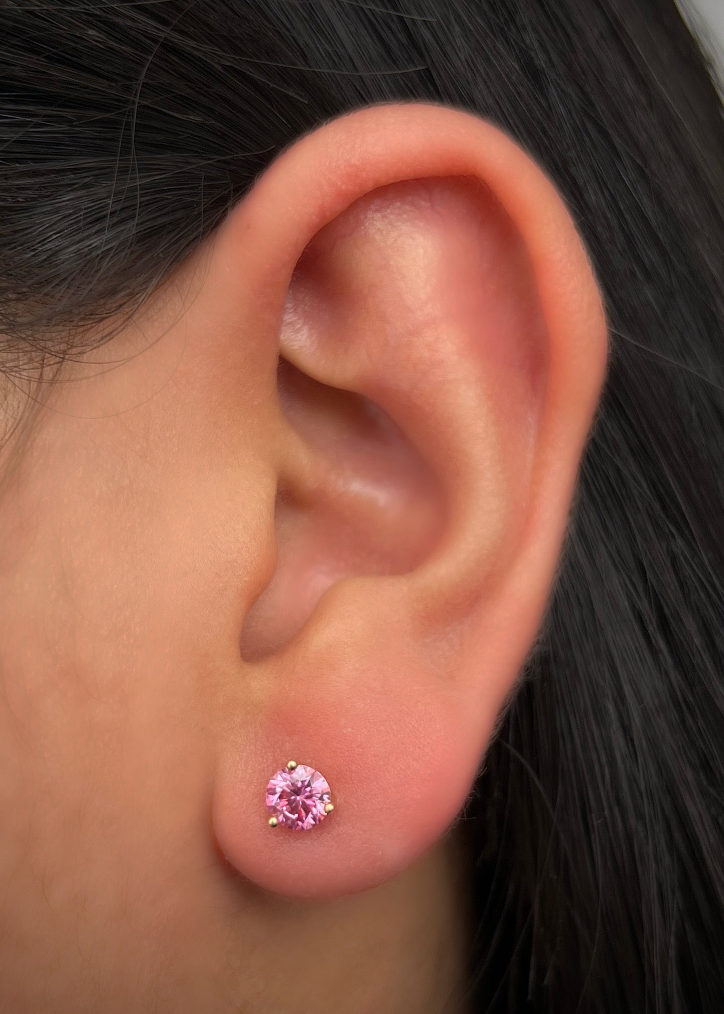 Topos con 90pts de moissanita rosada 1.4gr / Largo 0.53cm / Oro Rosado (Joya) M