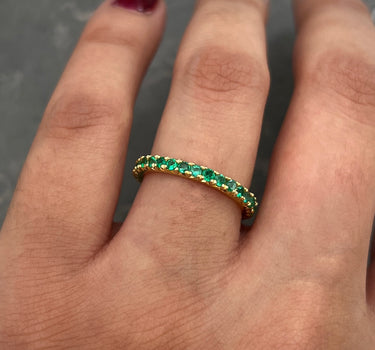 Anillo con 90pts de esmeralda 2.4gr / TALLA 4 3/4 / Oro Amarillo (Joya) P