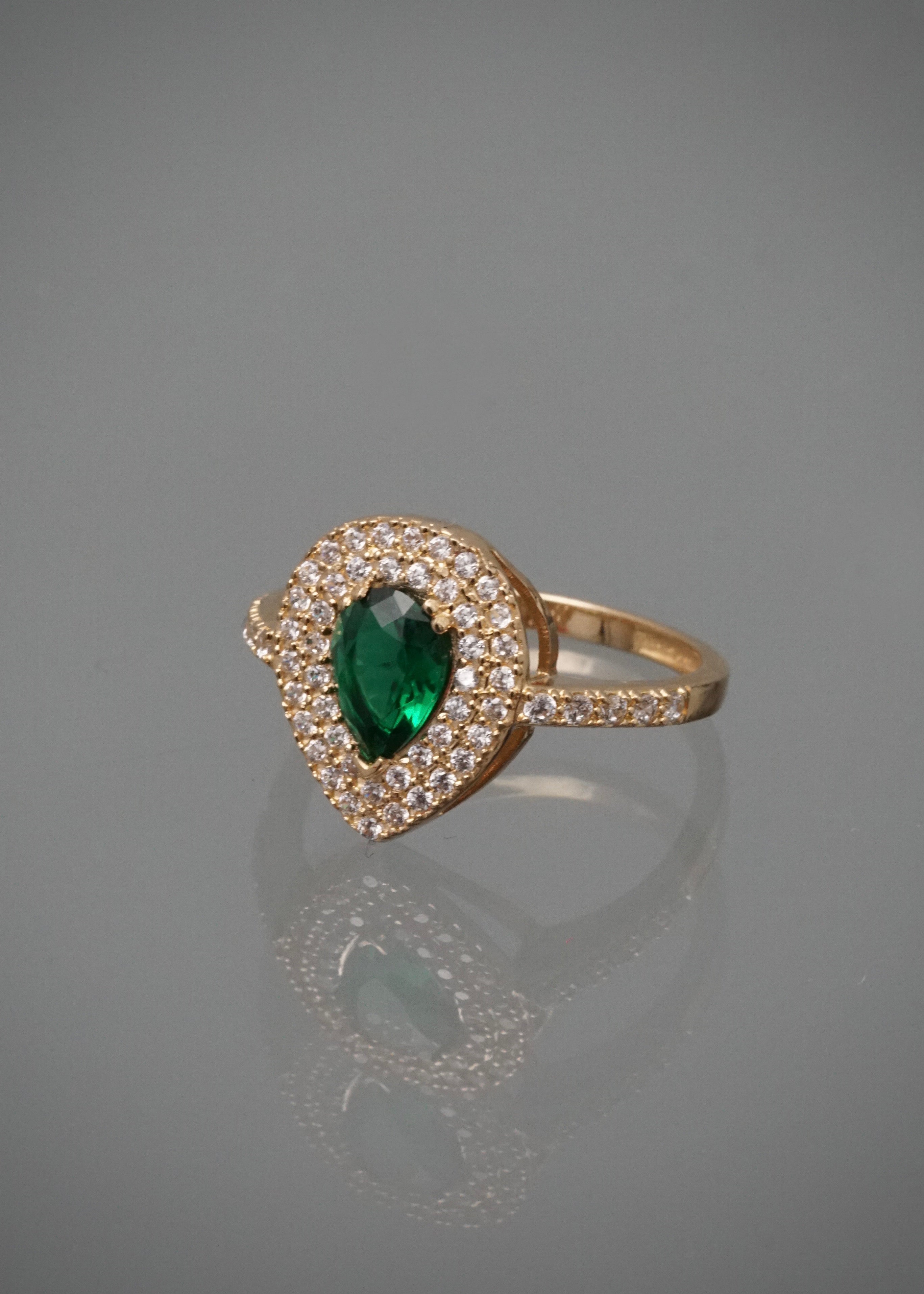 Anillo gota con swarovski verde y blanco 2.5gr / Talla 6 / Oro Amarillo Nac M