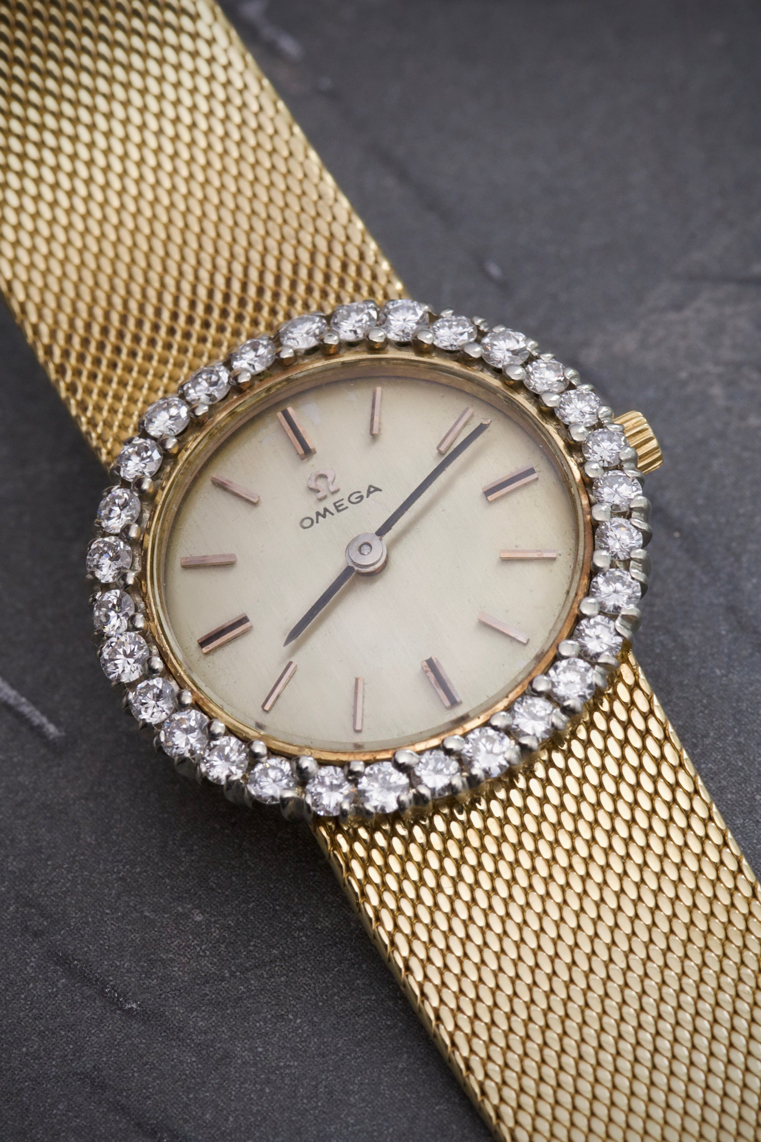 Pulso reloj con 120pts de diamante blanco 51.7gr / Largo 18cm / Oro Amarillo (Joya) M