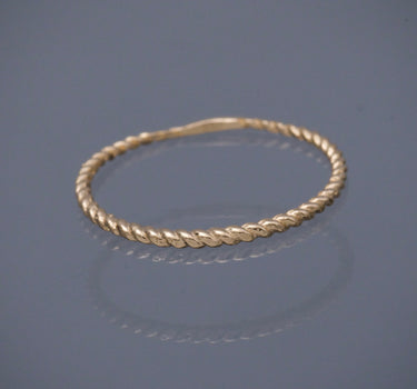 Anillo entorchado 0.6gr / TALLA 5 1/2 / Oro Amarillo Nac P