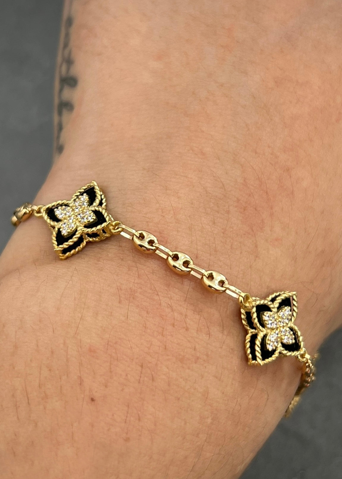 Pulso lucky clover piedra negra 6.75gr / Largo 19cm / Oro Amarillo Nac P