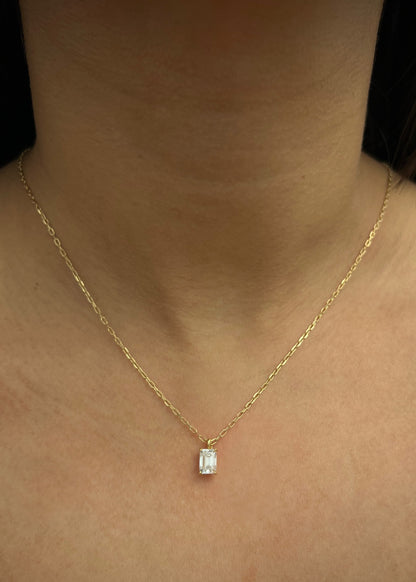 Dije con 100pts de moissanita 0.65gr / Largo 1cm / Oro Amarillo (Joya) B