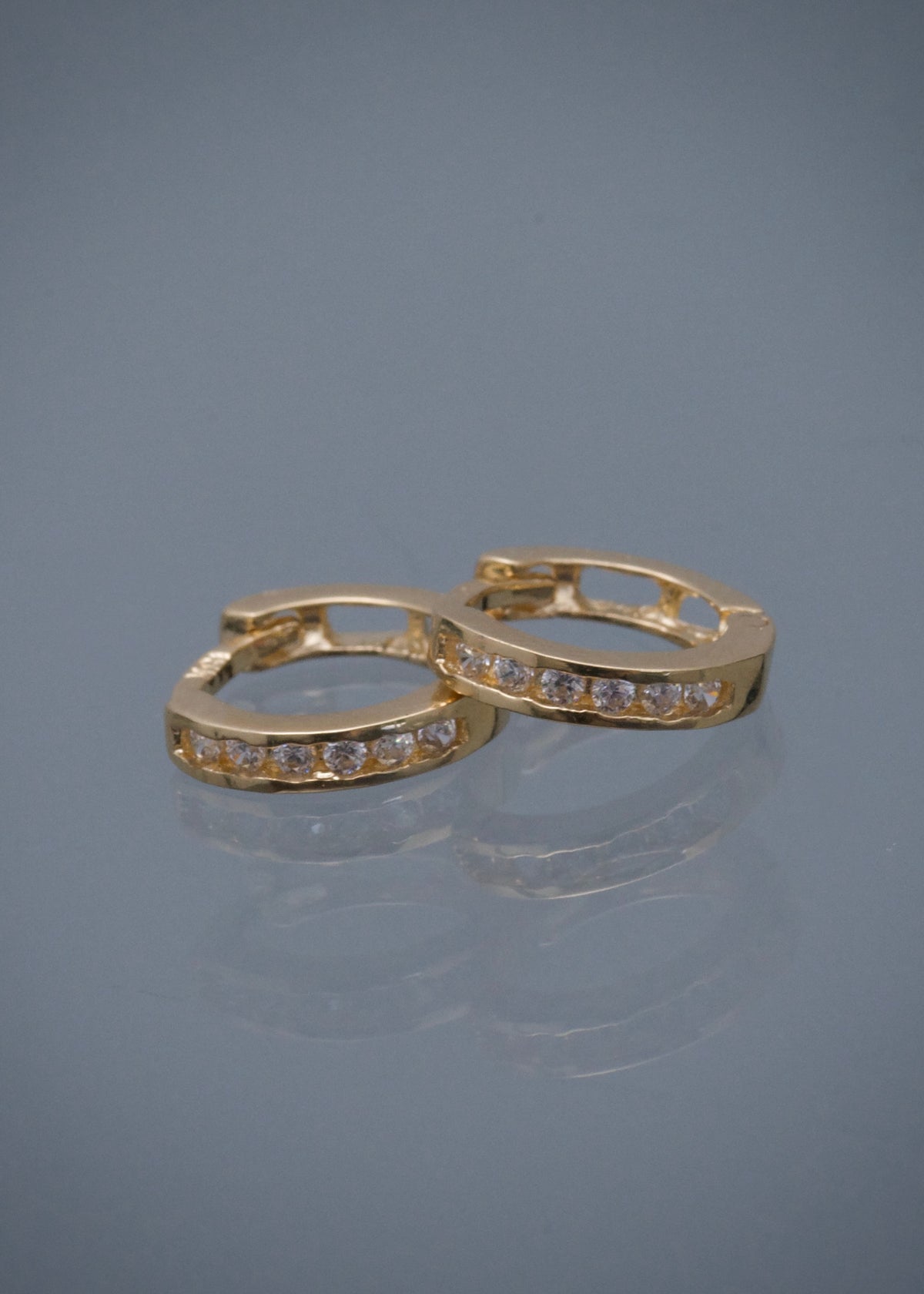 Candongas con Swarovski Blanco 1.25gr / 1cm / 2mm — Oro Amarillo