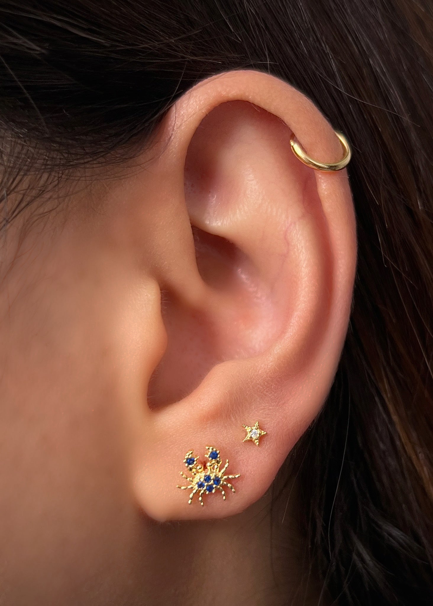 Topos cangrejo con swarovski azul 1gr / Largo 0,8 cm / Oro Amarillo Nac M