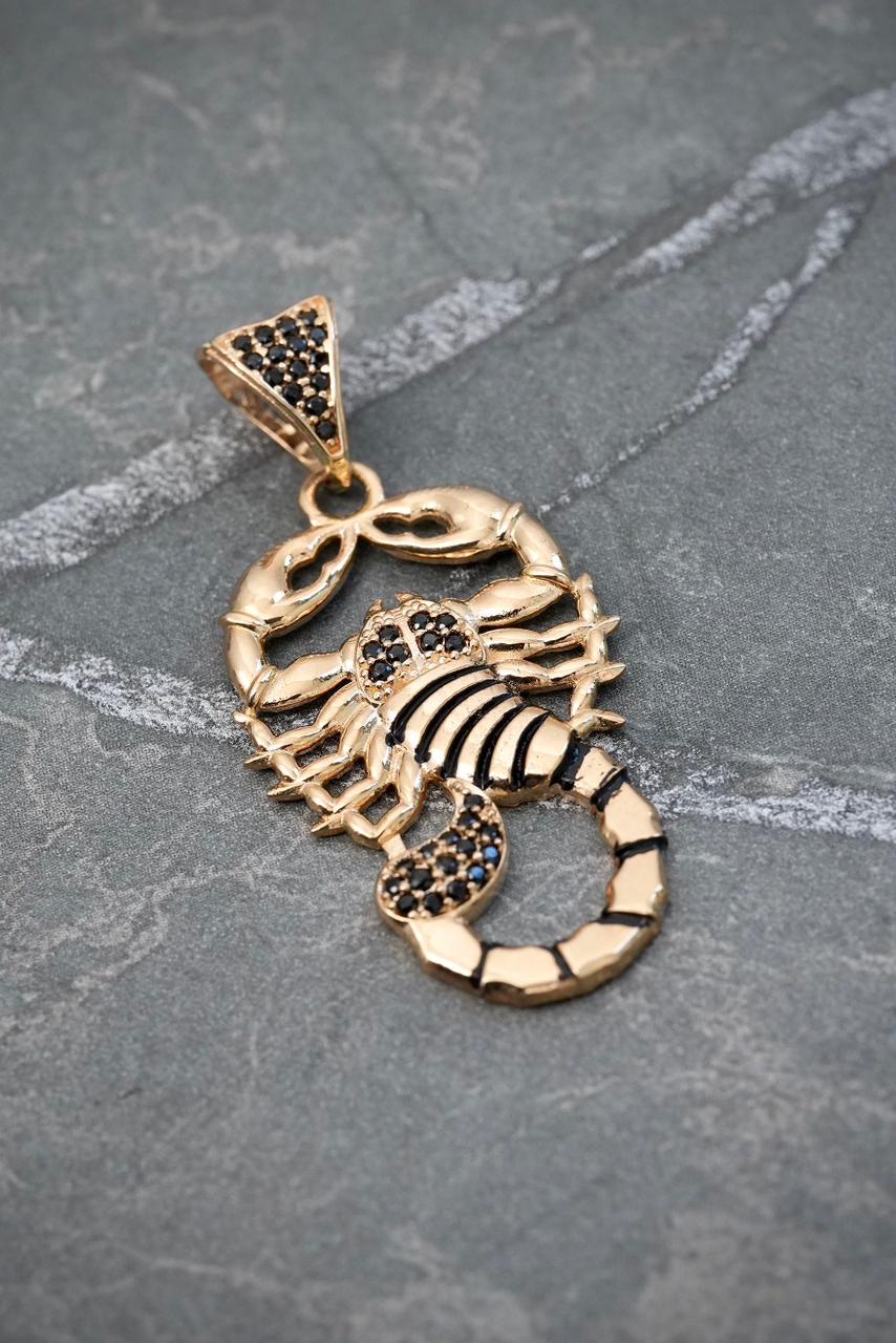 Dije escorpion con swarovski negro 4.25gr / Largo 4cm / Oro Amarillo Nac B