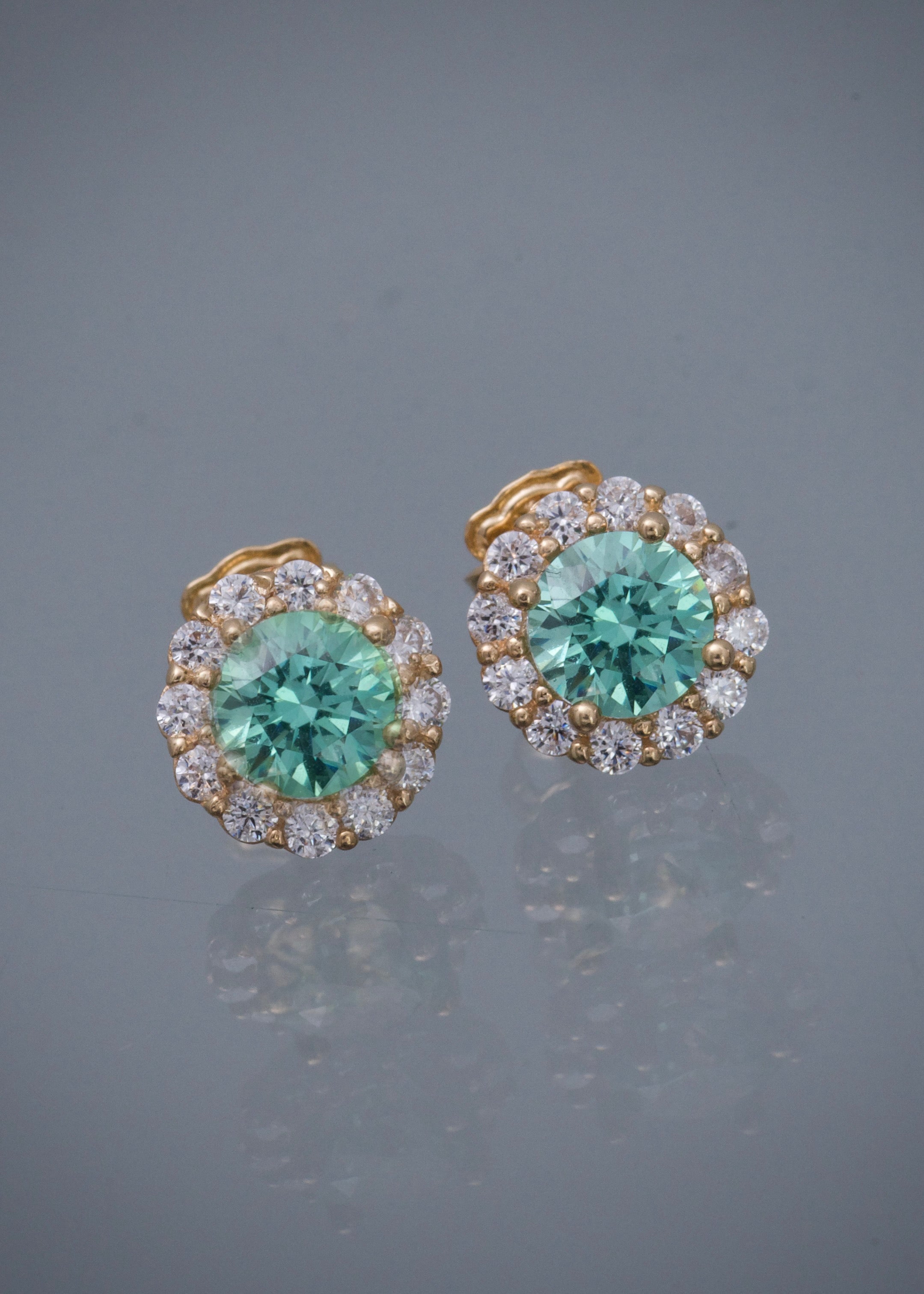 Topos flor con swarovski azul y blanco 2.15gr / Largo 0.7cm / Oro Amarillo Nac B