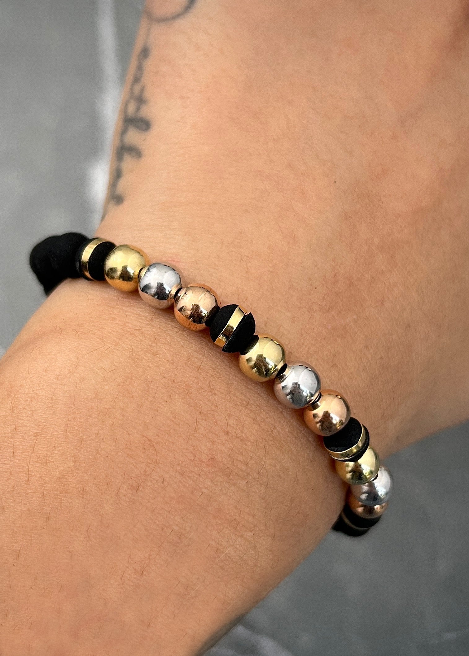 Pulsera en hilo negro con bolas lisas 1.65gr / Tres Oros (Joya) M
