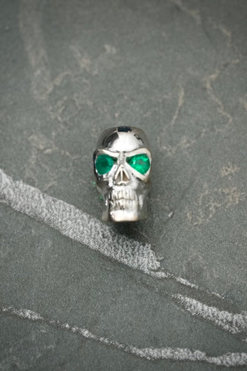 Herraje De Calavera Con Esmeraldas 14Pts 3.75gr / Largo 1.1 cm / Oro Blanco (Joya) B