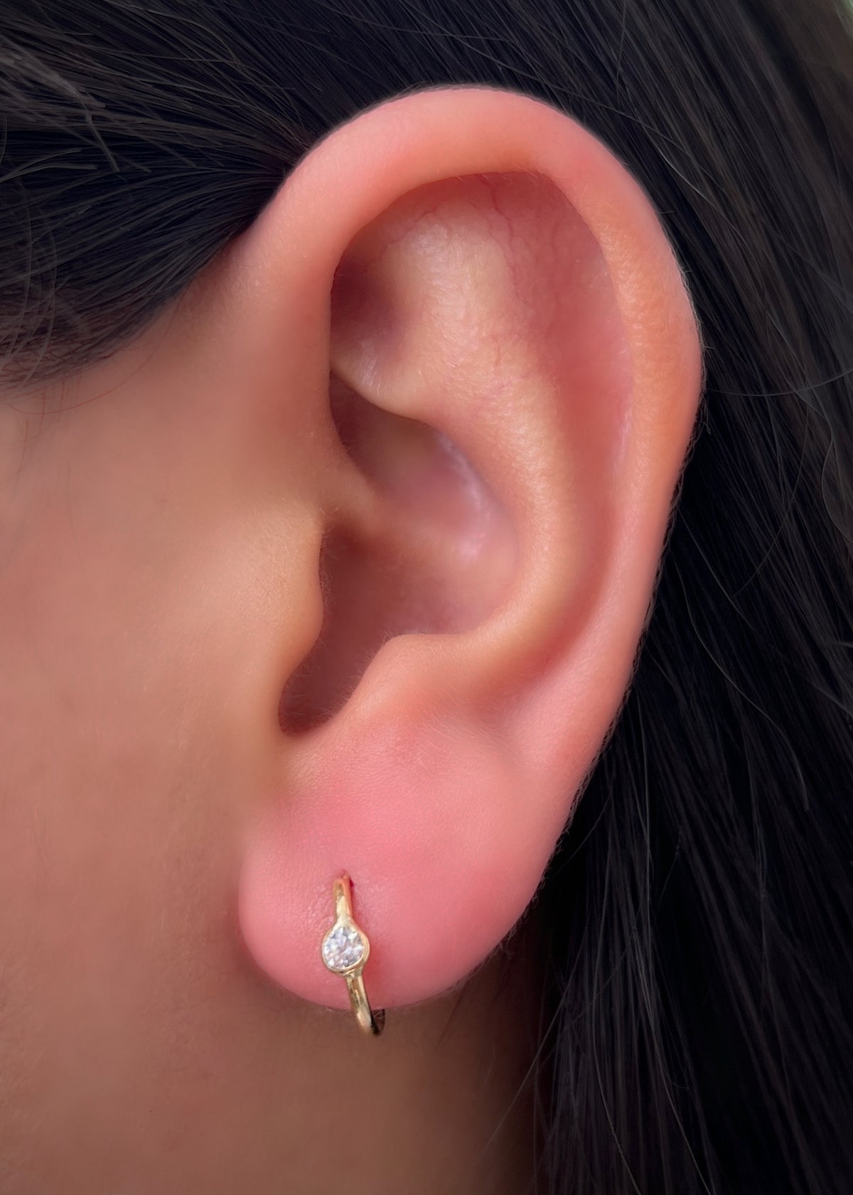 Candongas con Swarovski Blanco 0.55gr / 1.1cm / 3.4mm — Oro Amarillo