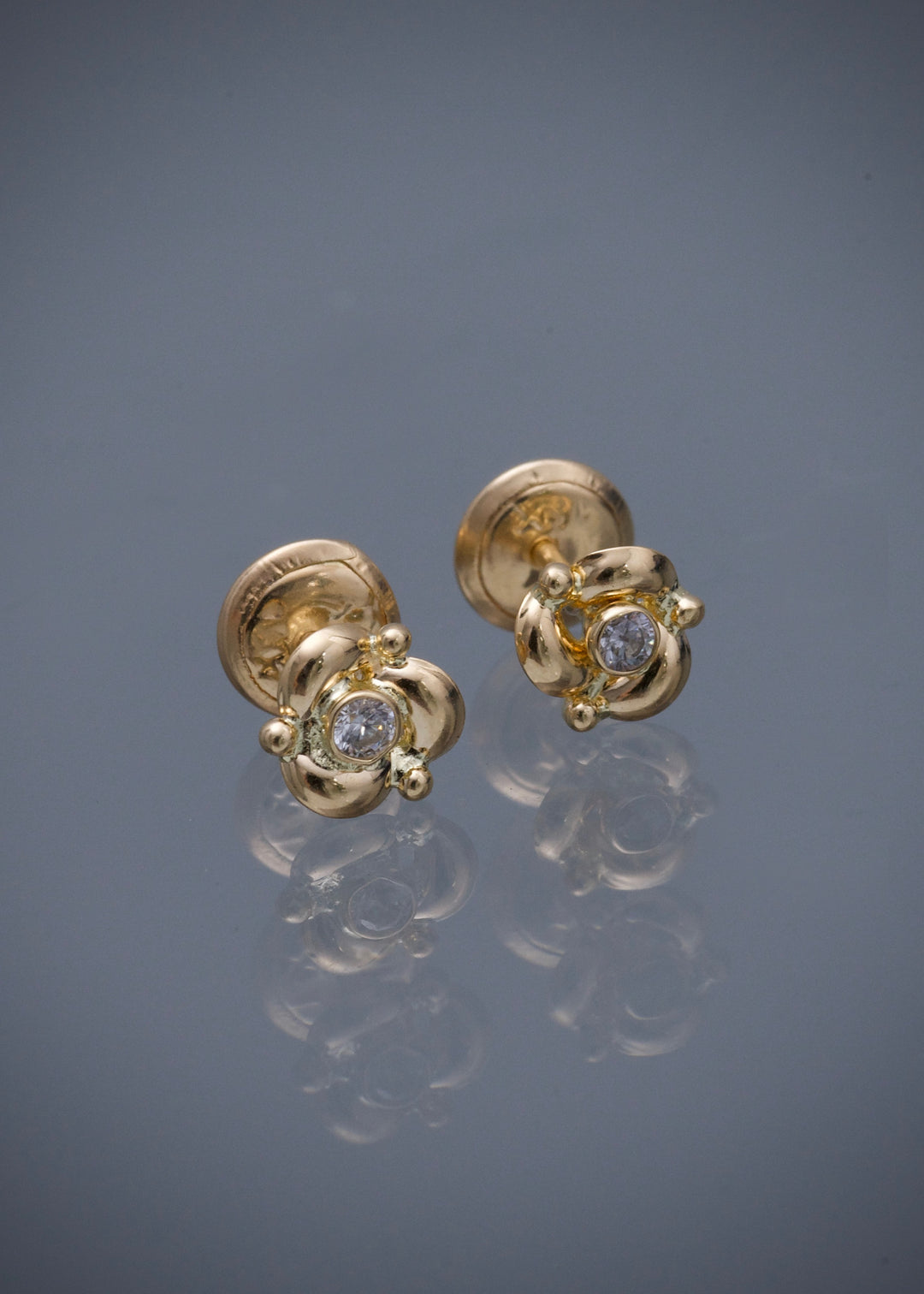 Topos flor con swarovski blanco 0.75gr / Largo 0.6cm — Oro Amarillo