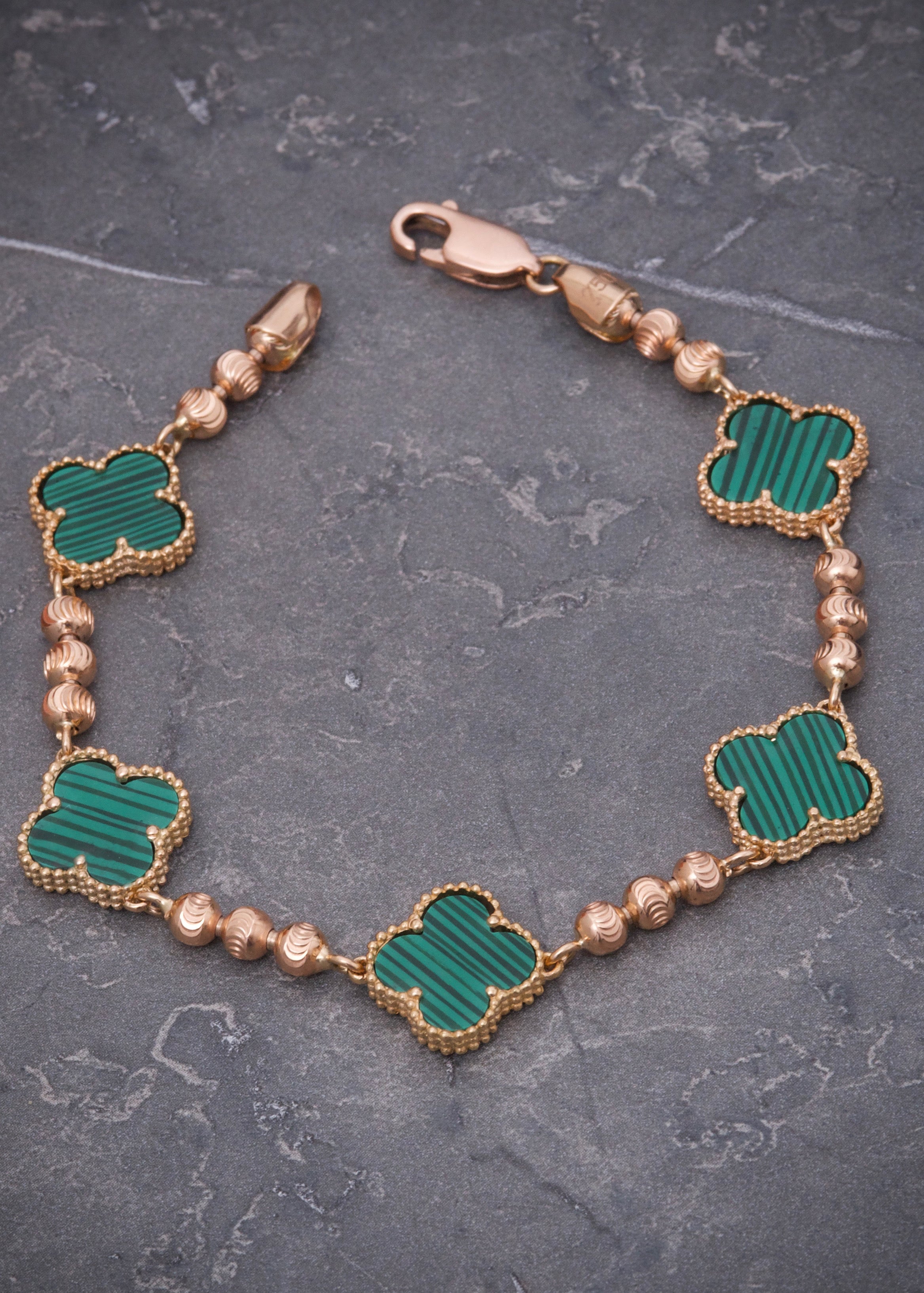 Pulso lucky clover piedra verde 12.6gr / Largo 19.5cm / Oro Rosado Nac M
