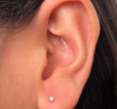 Topos con 8pts de diamante 0.5gr / Largo 0.25cm / Oro Amarillo (Joya) M