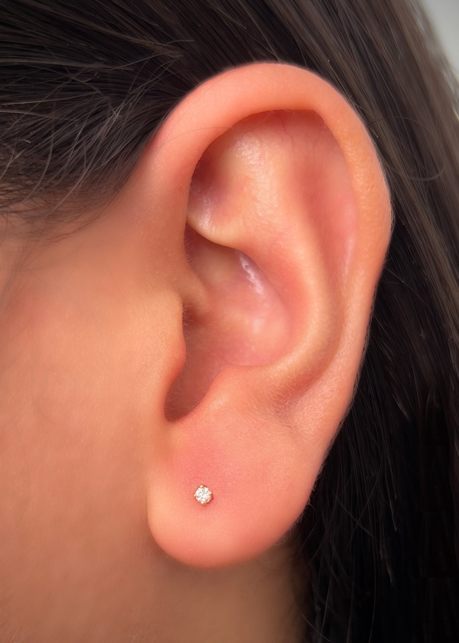 Topos con 6pts de diamante 0.45gr / Largo 0.22cm / Oro Amarillo (Joya) M
