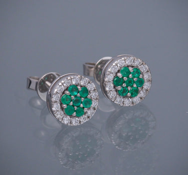 Topos con 25pts de esmeralda y 25pts de diamantes 2.65gr / Largo 0.81cm / Oro Blanco (Joya) M